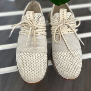 Woman’s Under armour Shoes